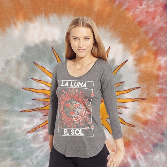 ❗️SOLD❗️ Gray Quarter Length Sleeve Shirt - Picture 1 of 11